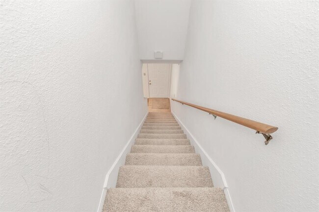 Building Photo - 9800 Pagewood Ln