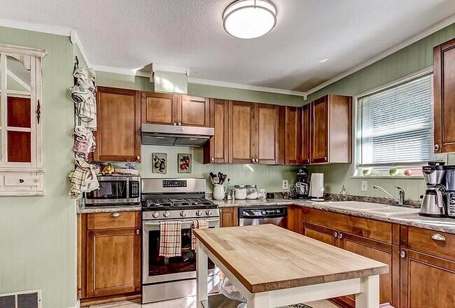 Building Photo - 106 Penrose Dr