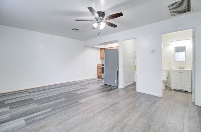 Building Photo - 1501 E Roosevelt St