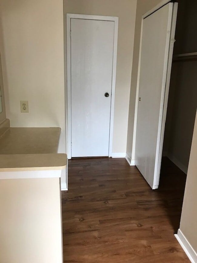 Building Photo - 3 bedroom, 2.5 bathroom townhome: Timber Ridge