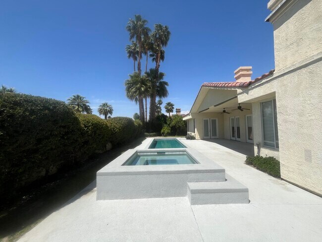 Building Photo - 11 Mission Palms Dr W