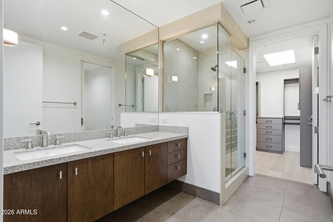 Building Photo - 15215 N Kierland Blvd