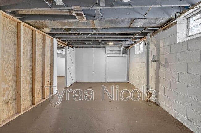 Building Photo - 19750 Mark Twain St