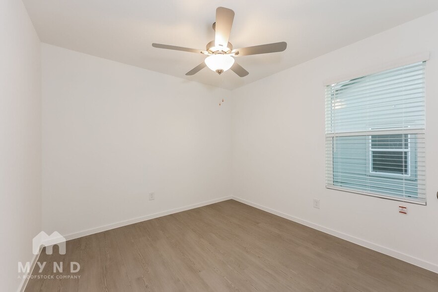 Building Photo - 2741 Ctr Crk Ln