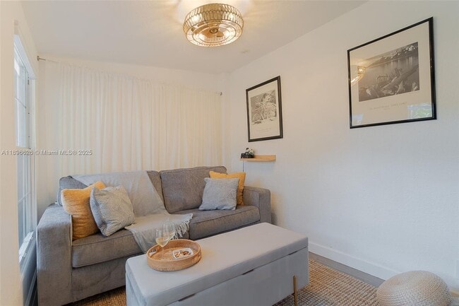 Building Photo - 312 SW 12th Ave