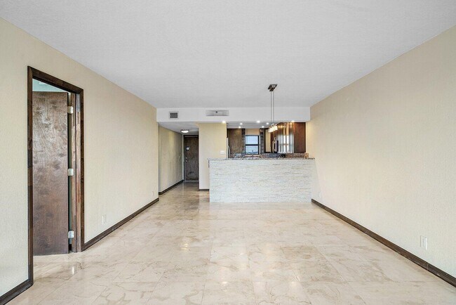 Building Photo - 2400 Deer Creek Country Club Blvd