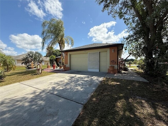 Building Photo - 3900 Oak Pointe Blvd