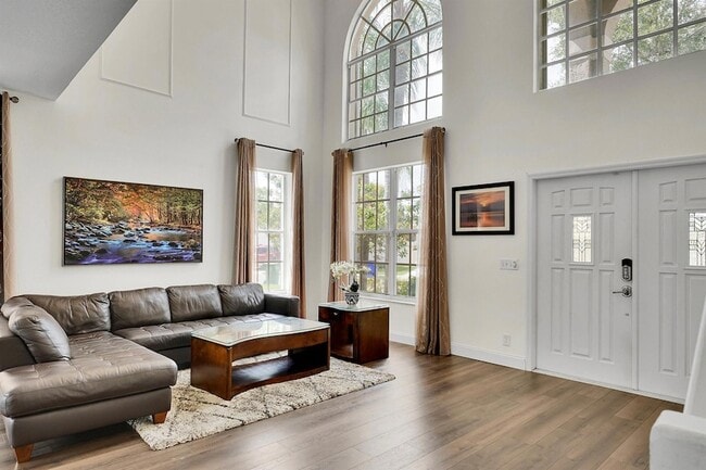 Building Photo - 3354 Greenview Terrace W