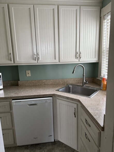 Primary Photo - 384 North Rd