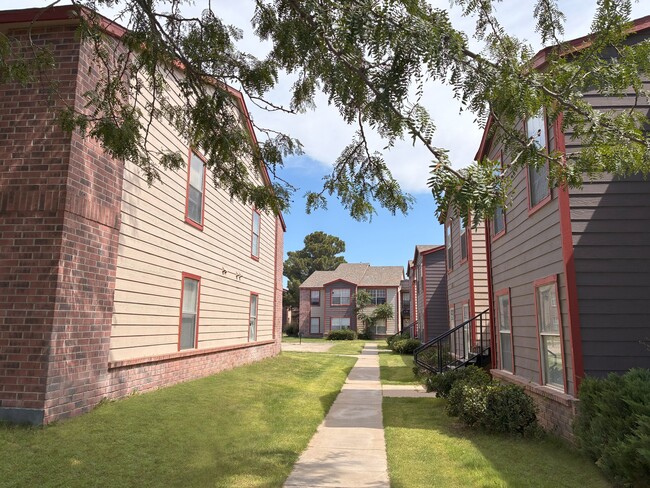 Building Photo - 1200 E Broadway St