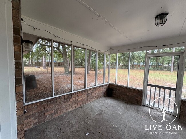 Building Photo - MOVE-IN SPECIAL: $500 OFF 1st MONTH'S RENT!**