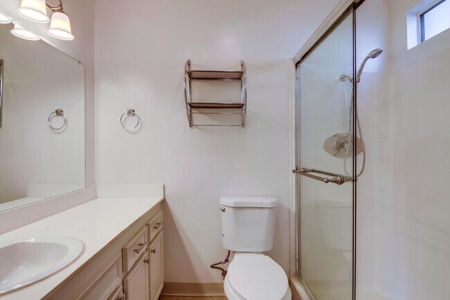 Building Photo - 3 Bed/ 2 Bath Clairemont Mesa