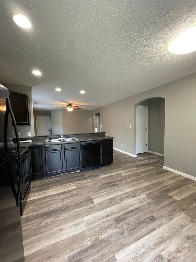 Building Photo - Two Bedroom Single Family Home