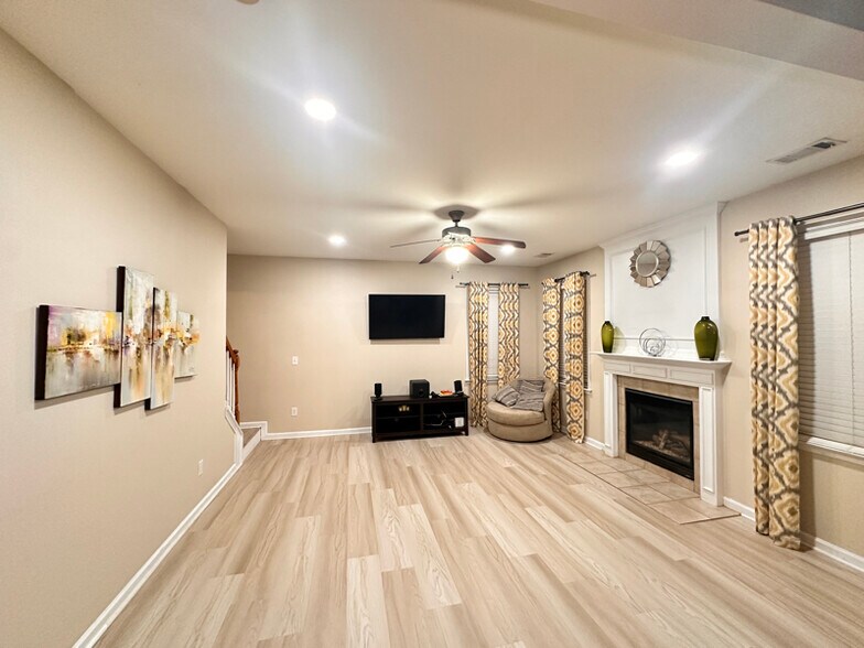 Building Photo - 175 Mill Creek Dr