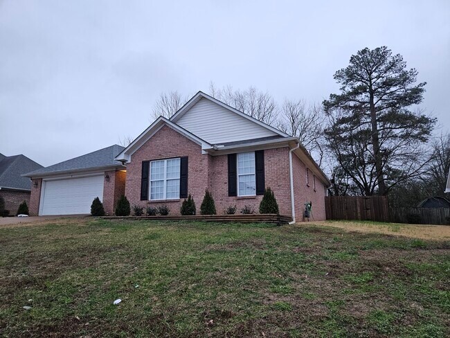 Building Photo - 8 Walnut Grove Cove