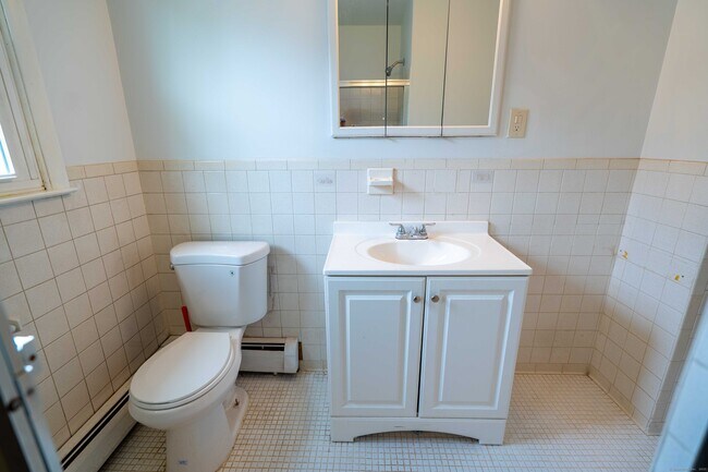 Building Photo - 326 Grovers Ave