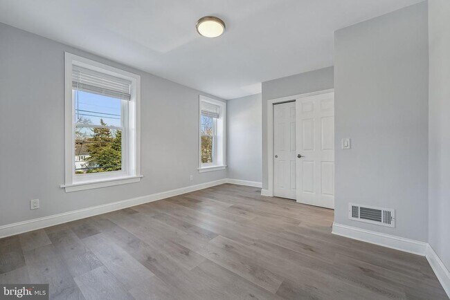 Building Photo - 92 Leigh Ave