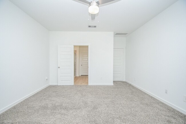 Building Photo - 30030 Gallatin River Ln