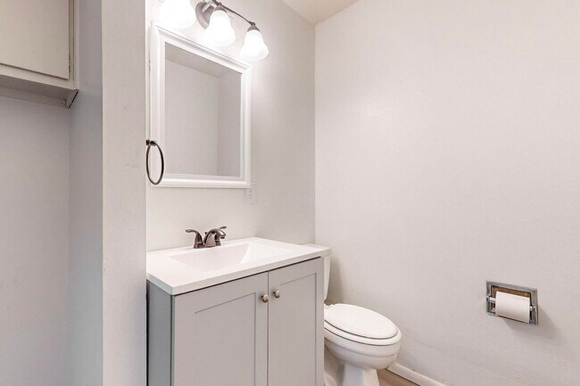 Building Photo - Cozy 3 Bedroom 1.5 Bathroom In NW Albuquerque!