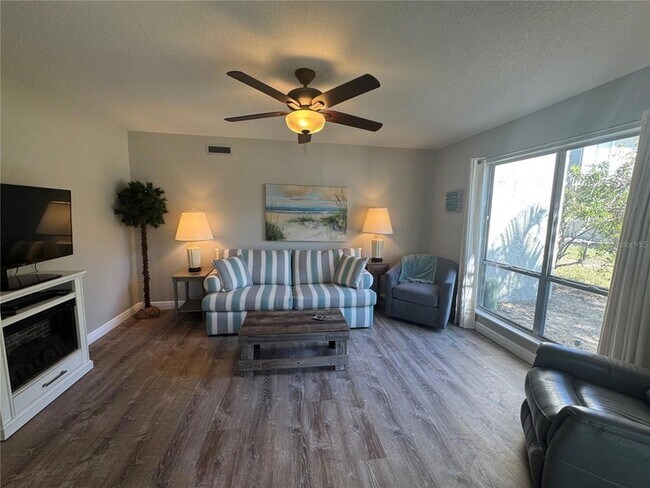 Building Photo - 621 Windrush Bay Dr