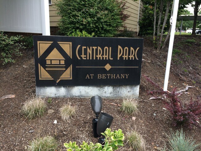 Building Photo - Light and Bright Remodeled Studio Condo in Convenient Bethany Location