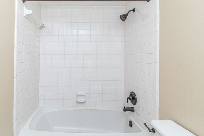 Building Photo - 2 BR, 2.5 BA Townhouse close to SJAFB! Newly renovated!