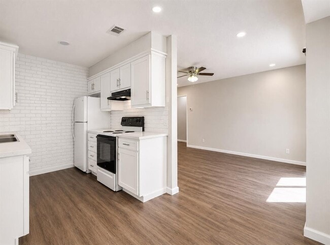 Building Photo - 412 Craddock Ave
