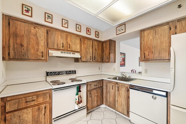 Building Photo - 14623 Bonaire Blvd