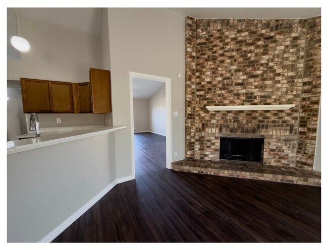 Building Photo - Beautiful 3 Bed / 2 Bath Home with Two Living Areas and Fenced Yard in Cedar Hill | AVAILABLE NOW