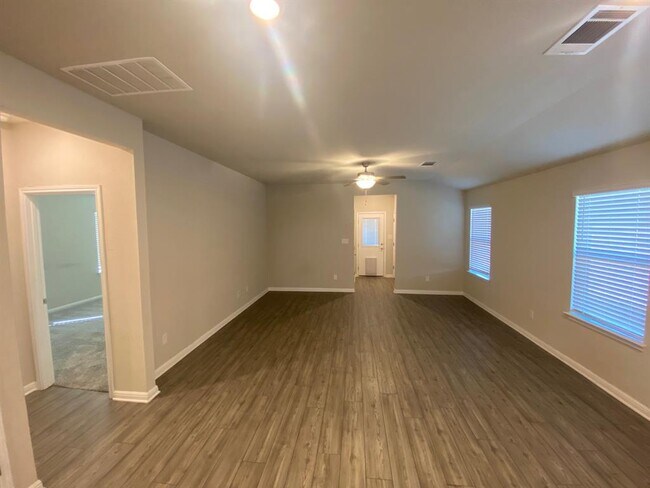 Building Photo - 10301 Mager Ln