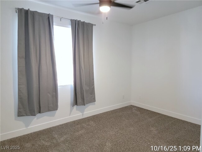 Building Photo - 201 Crown Imperial St