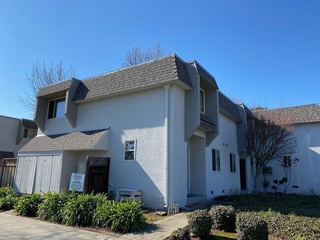 Building Photo - 20563 Yeandle Ave