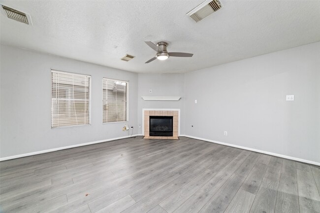 Building Photo - 10810 Meadow Walk Ln