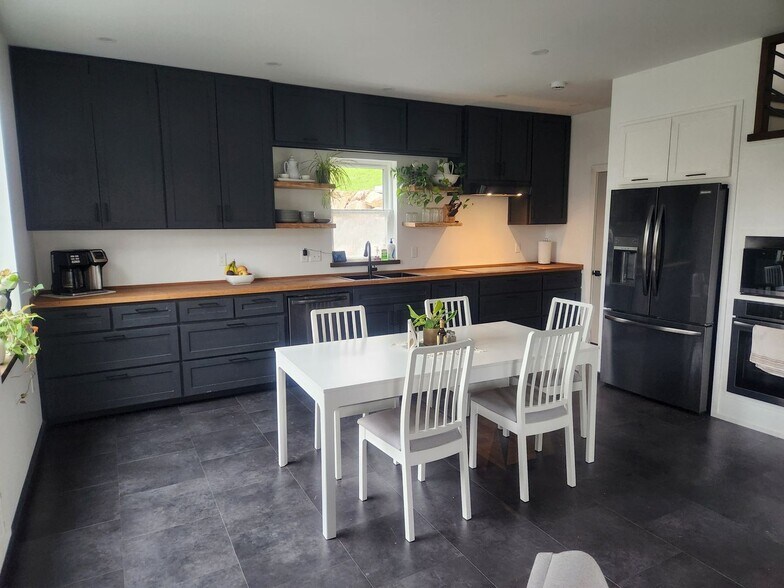 Building Photo - 504 Kinderhook Rd