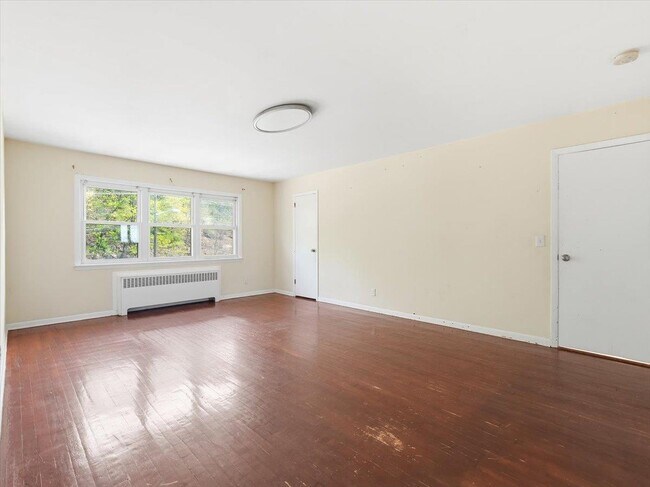 Building Photo - 648 Fairview Ave