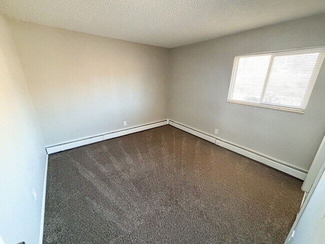 Building Photo - 1806 E La Salle St