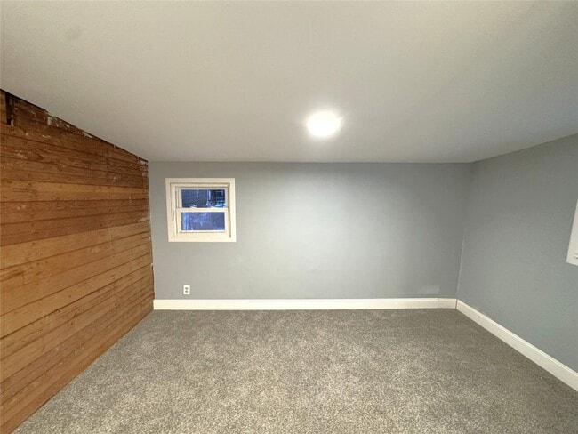 Building Photo - 306 Dehart Ave