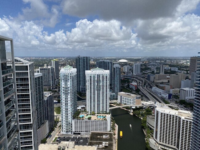 Building Photo - 465 Brickell Ave