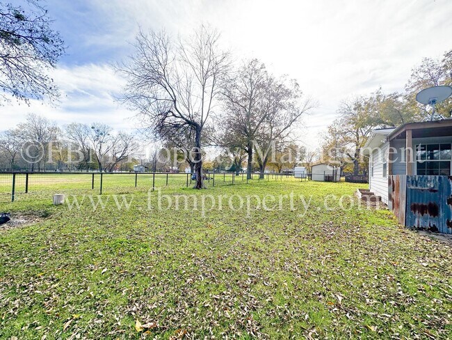 Building Photo - 605 Normandy - Charming 4 Bedroom, 2 Bathr...