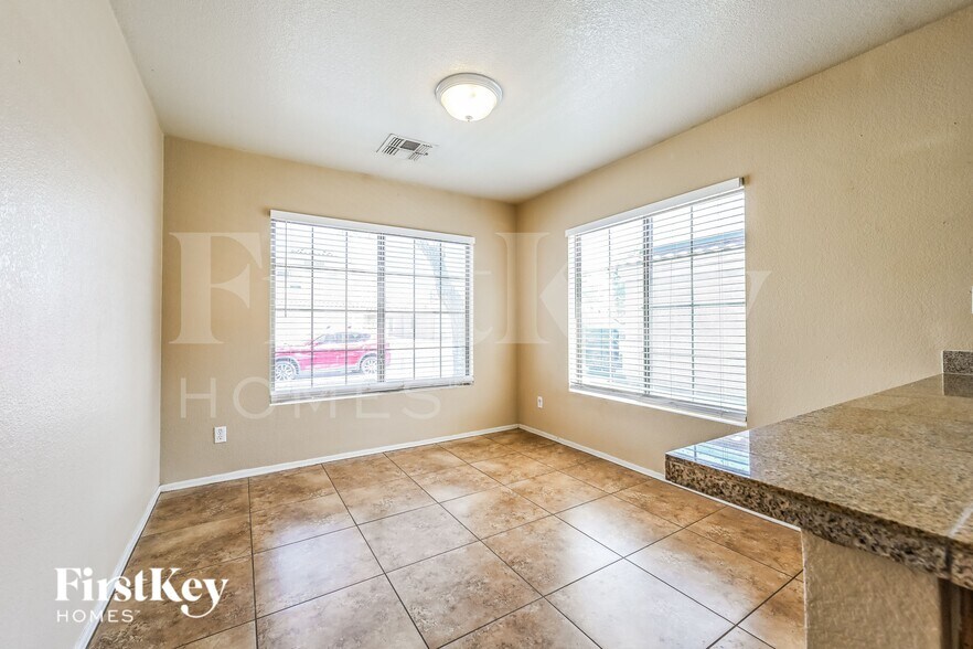 Building Photo - 13015 W Via Camille
