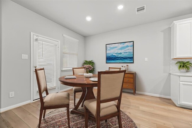 Building Photo - 16107 Hilltop Oak Dr