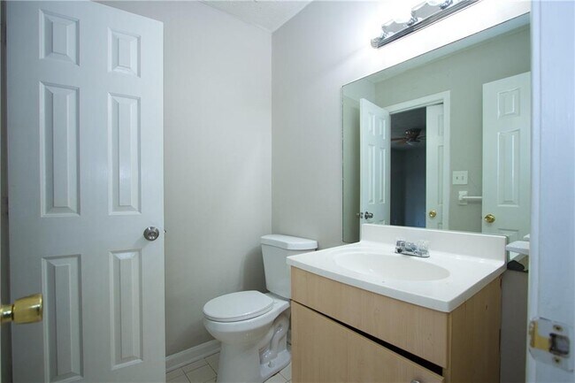 Building Photo - 2139 Golfview Dr SE