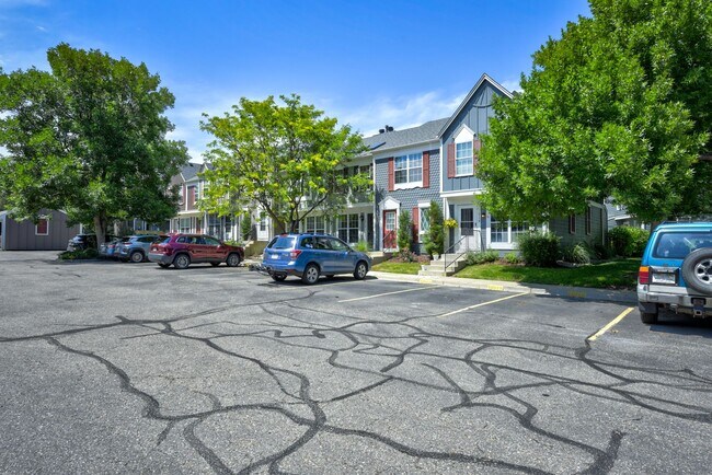 Building Photo - Beautiful 2 bed 2 bath townhome with carport in desirable Hearthwood Neighborhood With Pool!!