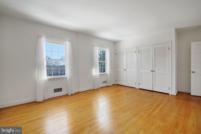 Building Photo - 513 Cathedral Dr