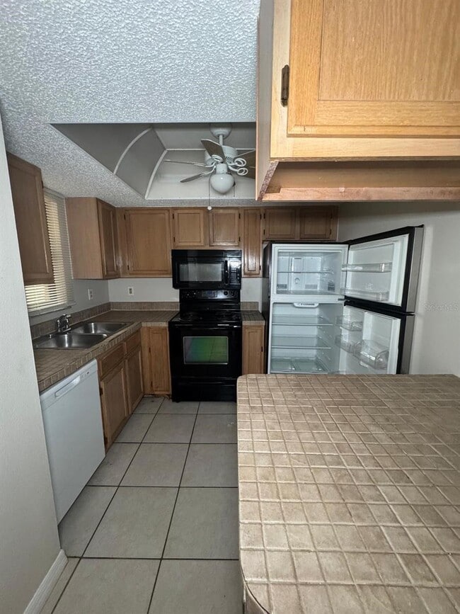 Building Photo - 2416 SE Garden Terrace