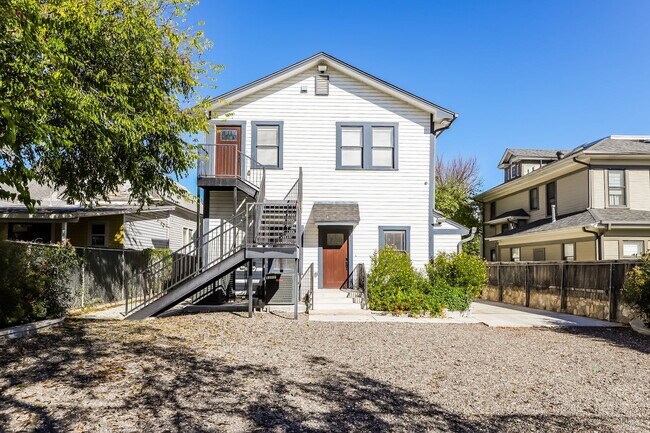 Building Photo - 120 E Magnolia Ave