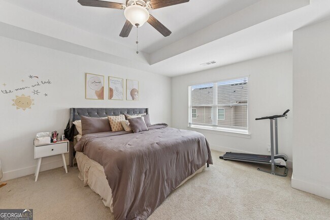 Building Photo - 5811 Calle Vis Dr