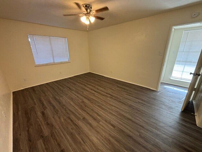 Building Photo - 2517 Limestone Dr