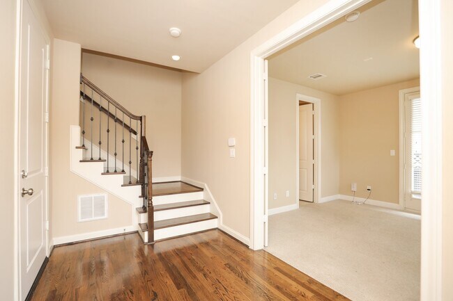 Building Photo - 1250 W 23rd St