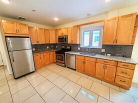 Building Photo - 159 Elm St